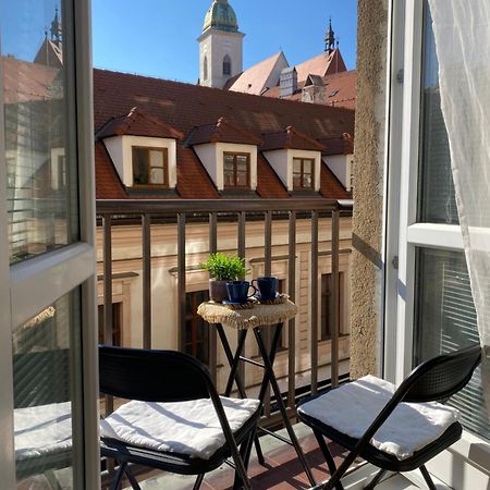 Audrey Hepburn Apartment Old Town Air Conditioned Bratislava Exterior photo