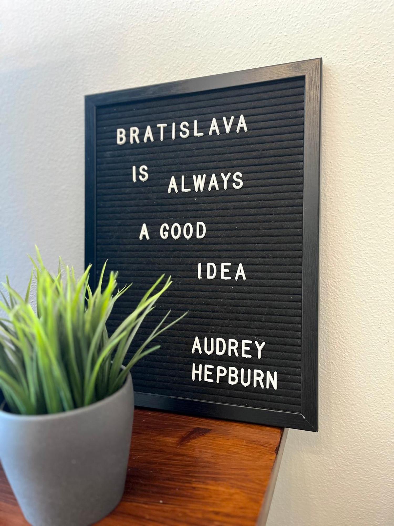 Audrey Hepburn Apartment Old Town Air Conditioned Bratislava Exterior photo