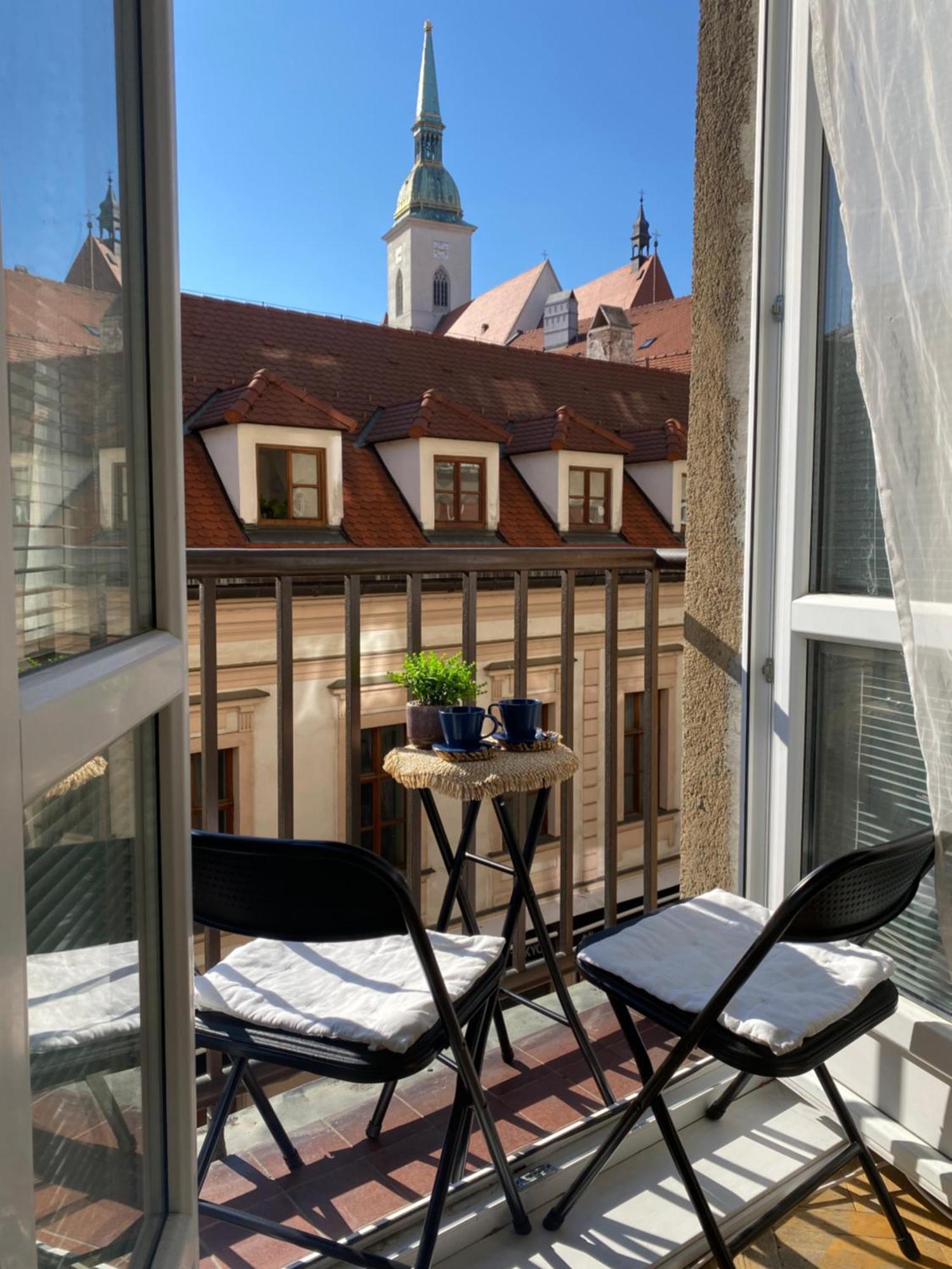 Audrey Hepburn Apartment Old Town Air Conditioned Bratislava Exterior photo